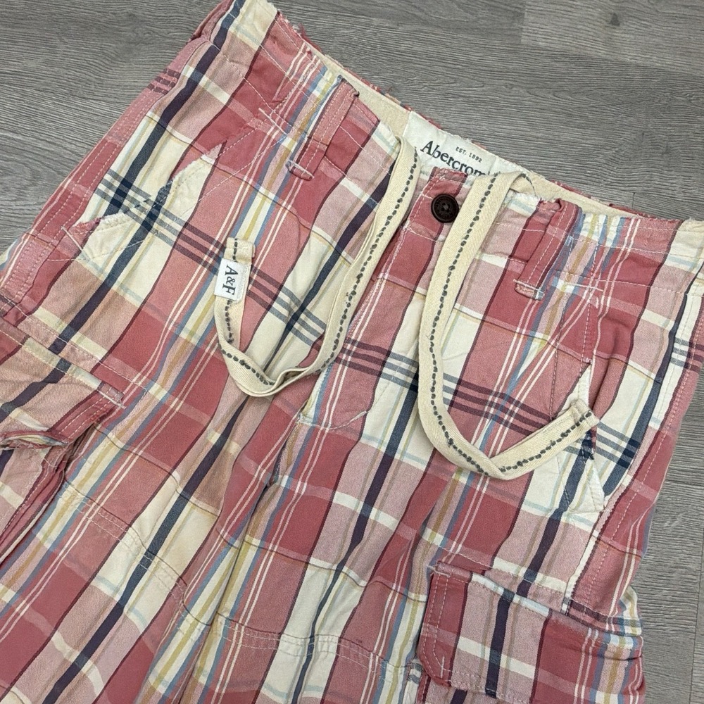 Vintage Y2K Abercrombie & Fitch Plaid Cargo Shorts Men's 31 Pink Distressed